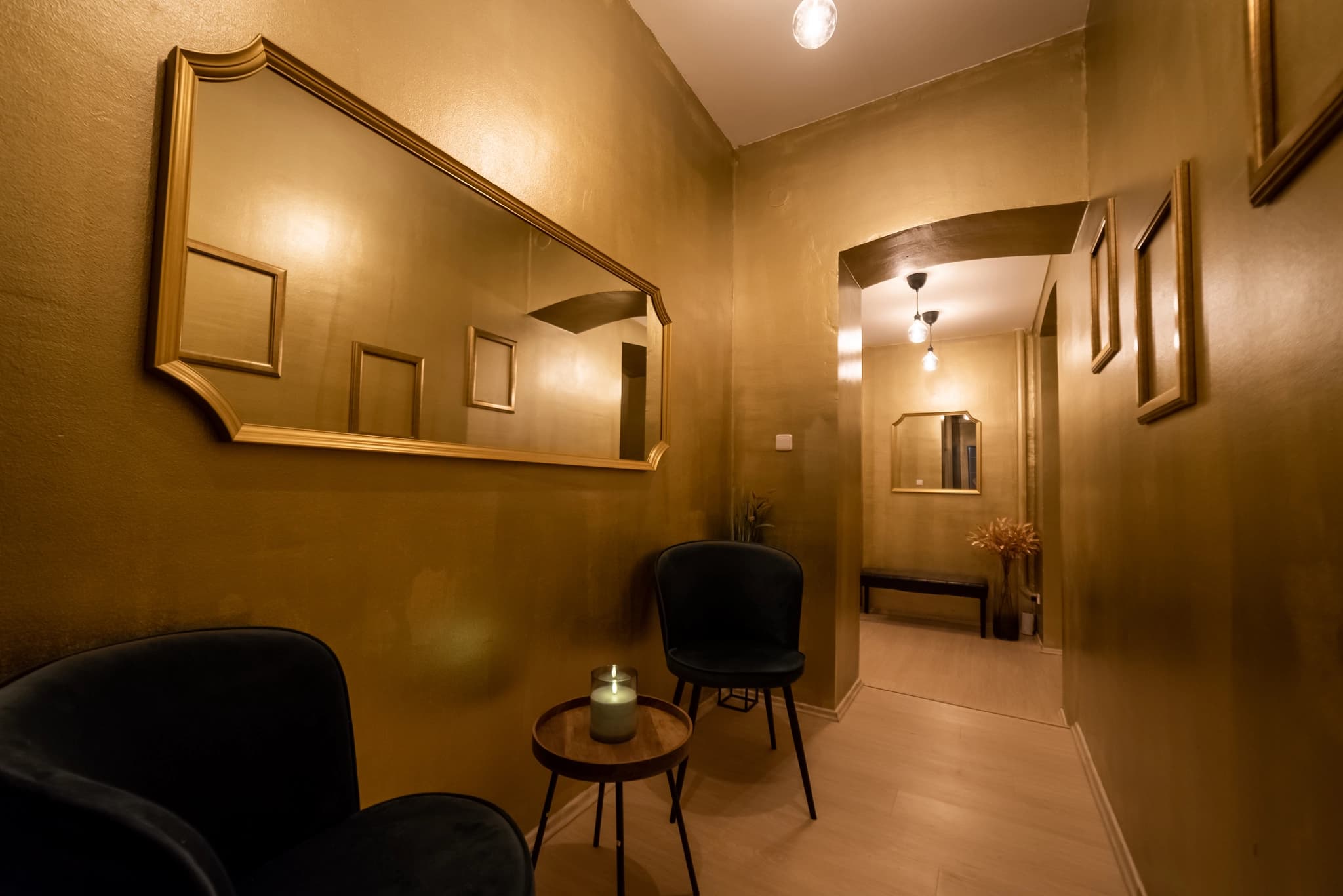 Interior 4